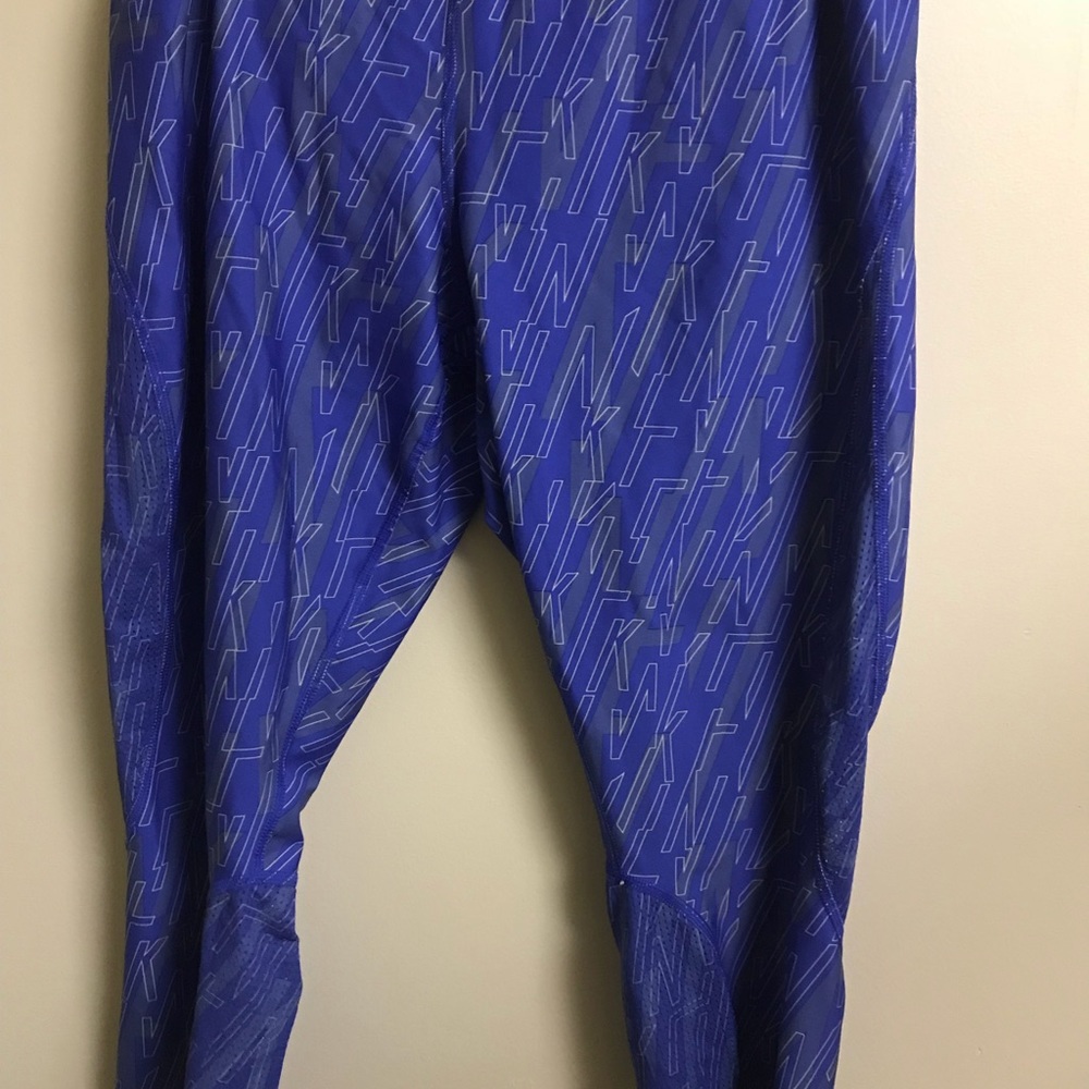 Cropped Nike leggings with mesh design